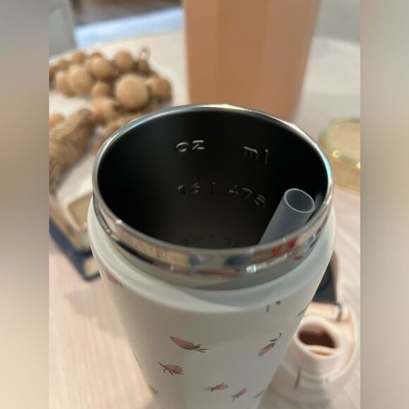 New in Box 20oz Tumbler Sip or Straw Spout Small Roses - Picture 2 of 3